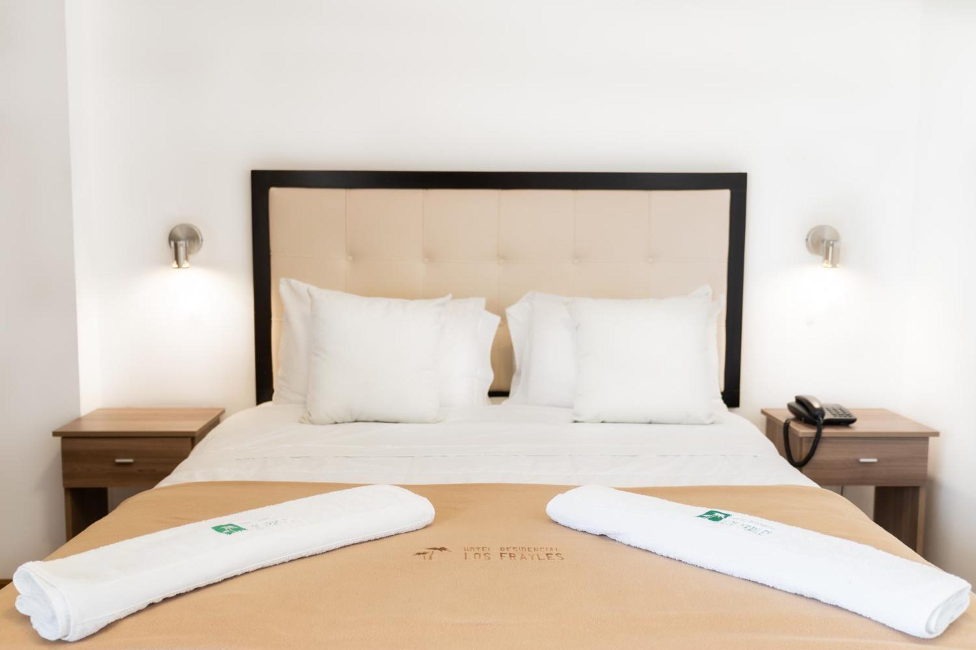 Hotel Residencial Los Frayles باراكاس المظهر الخارجي الصورة