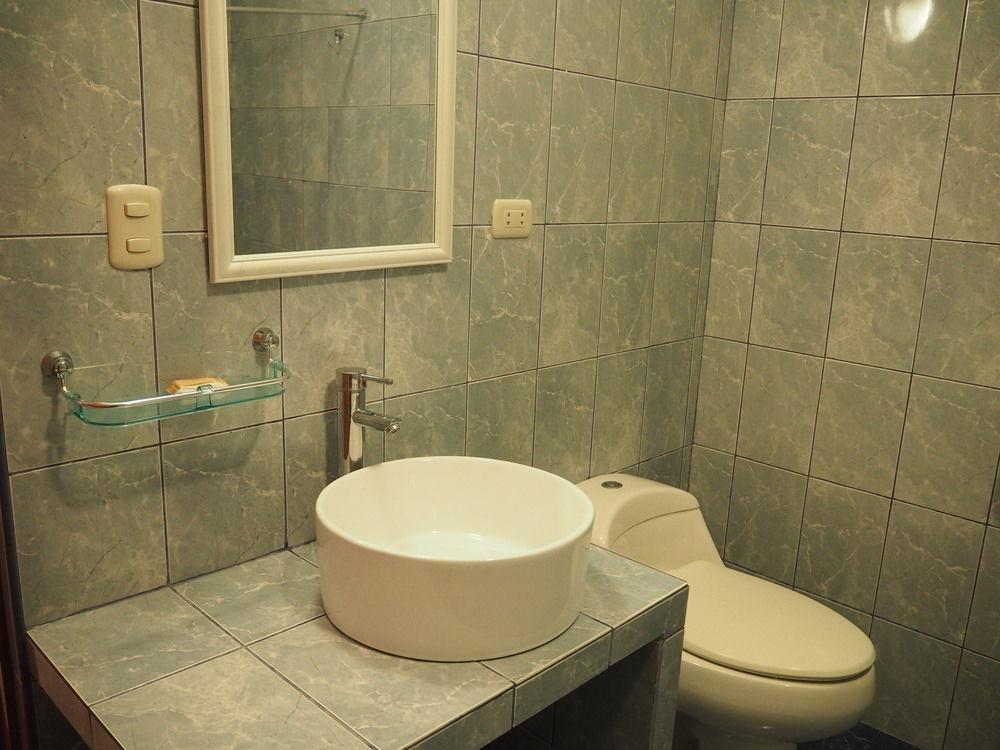 Hotel Residencial Los Frayles باراكاس المظهر الخارجي الصورة