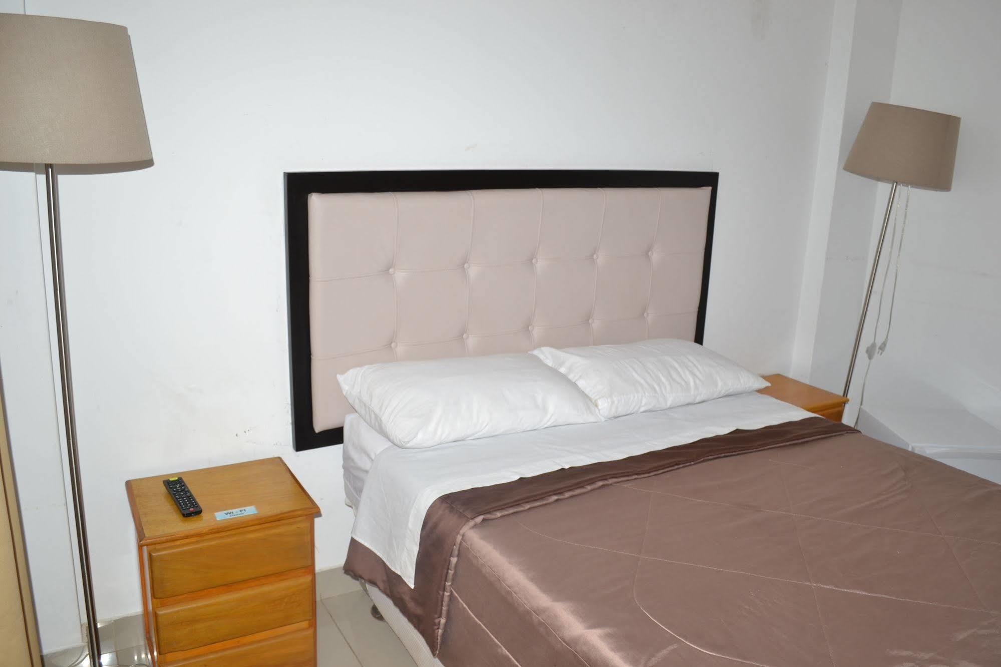 Hotel Residencial Los Frayles باراكاس المظهر الخارجي الصورة